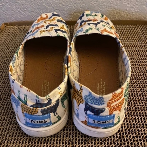 TOMS Llama Slip On Canvas Shoes - Picture 4 of 8